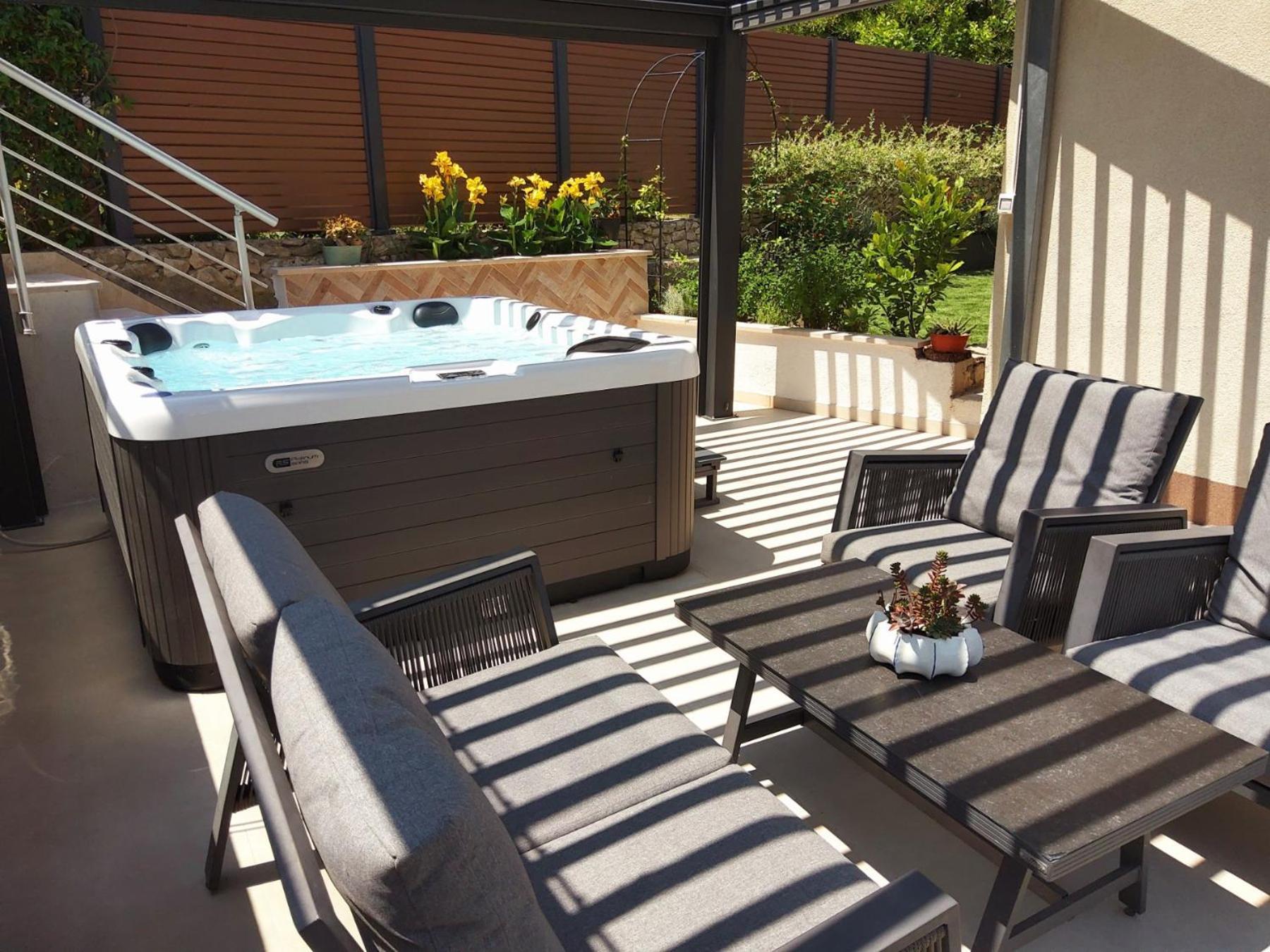 Vila Madu --- Entire Private With Jacuzzi *