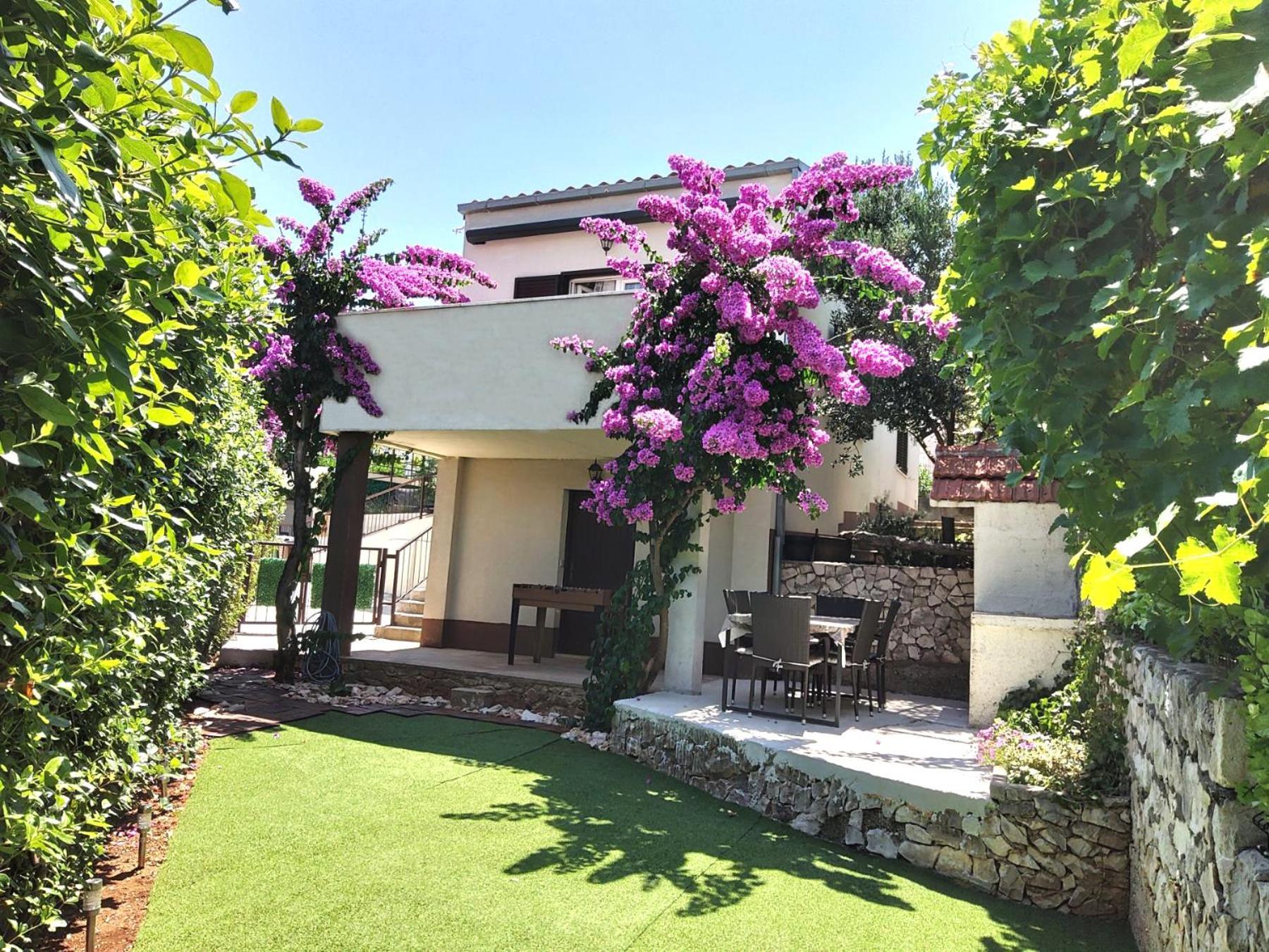Madu --- Entire Private With Jacuzzi Trogir