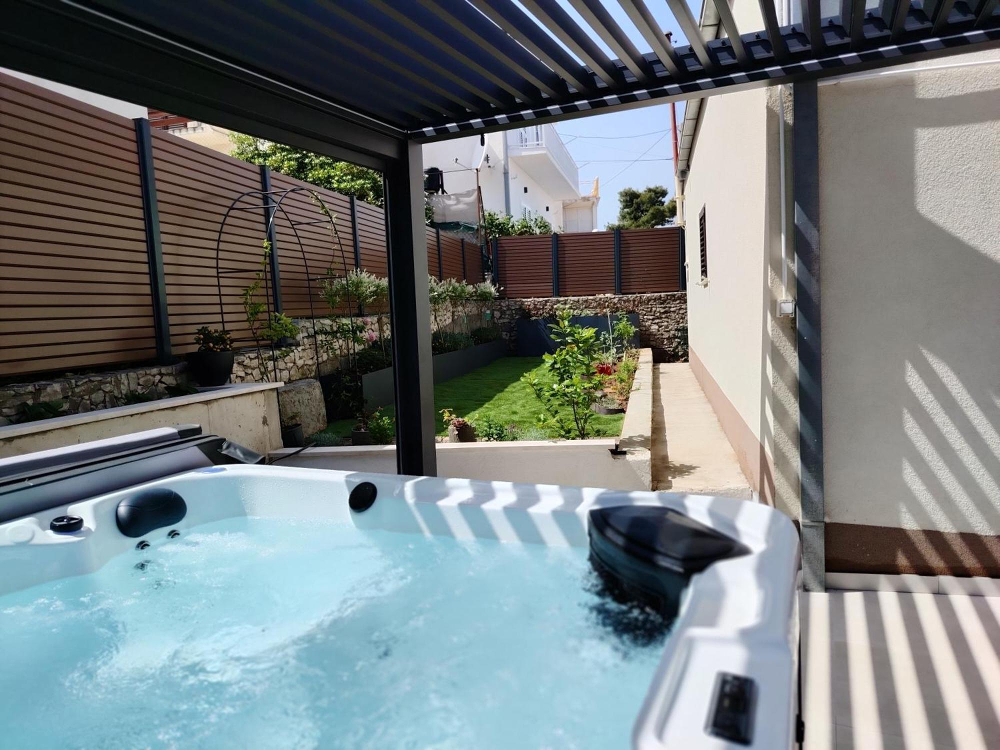 Villa Madu --- Entire Private With Jacuzzi Trogir