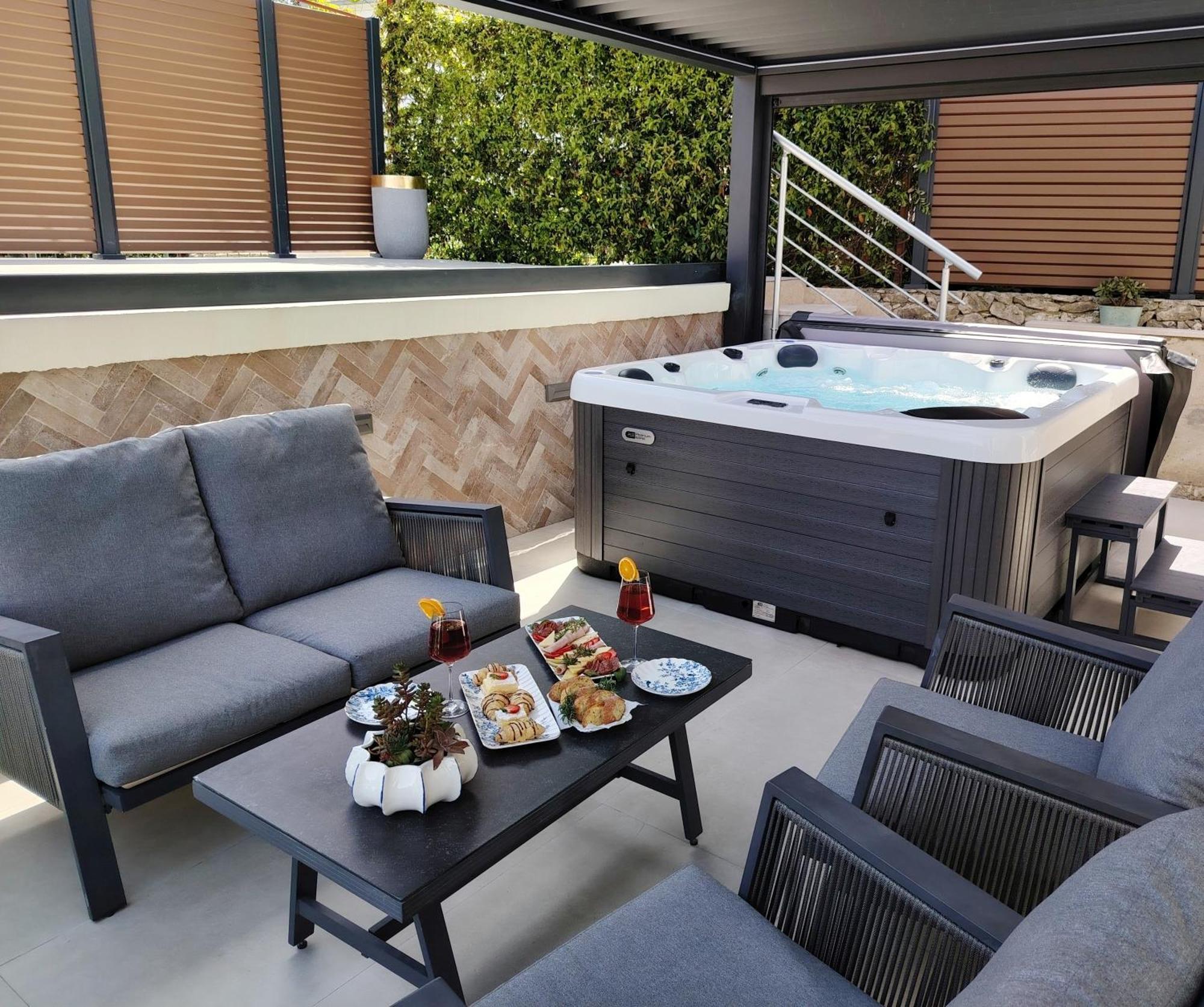 Madu --- Entire Private With Jacuzzi